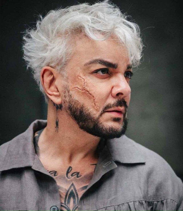 Поп-король Филипп Киркоров радикально сменил образ: в ?...