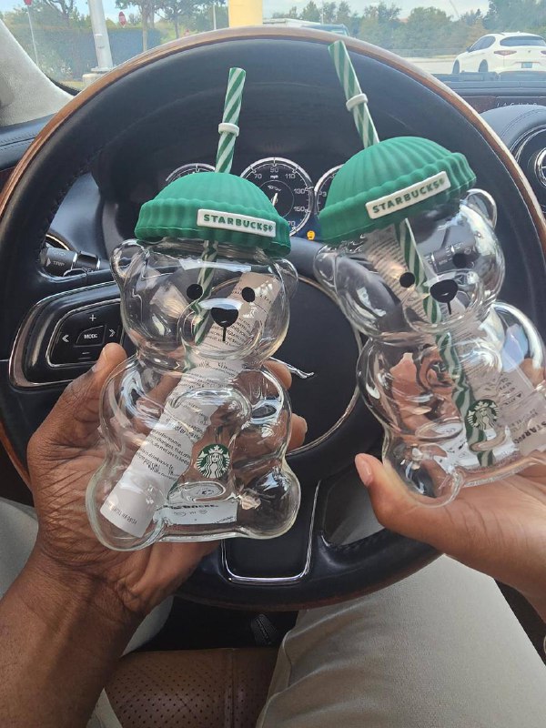 Довели людей: американцы стоят в очереди с 5 утра и дерутся за новые стаканчики из Starbucks
Компан