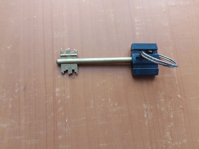 Добрый день! Найдет ключ на остановке, п. Калинина.
Обр?...