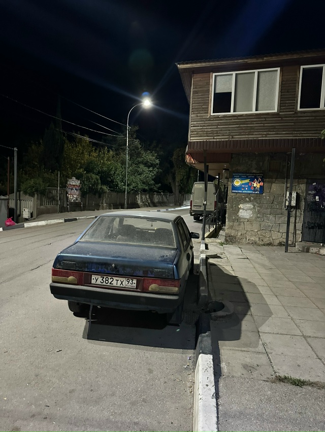 Прошу гос авто инспекцию города Ялты обратить внимани?...