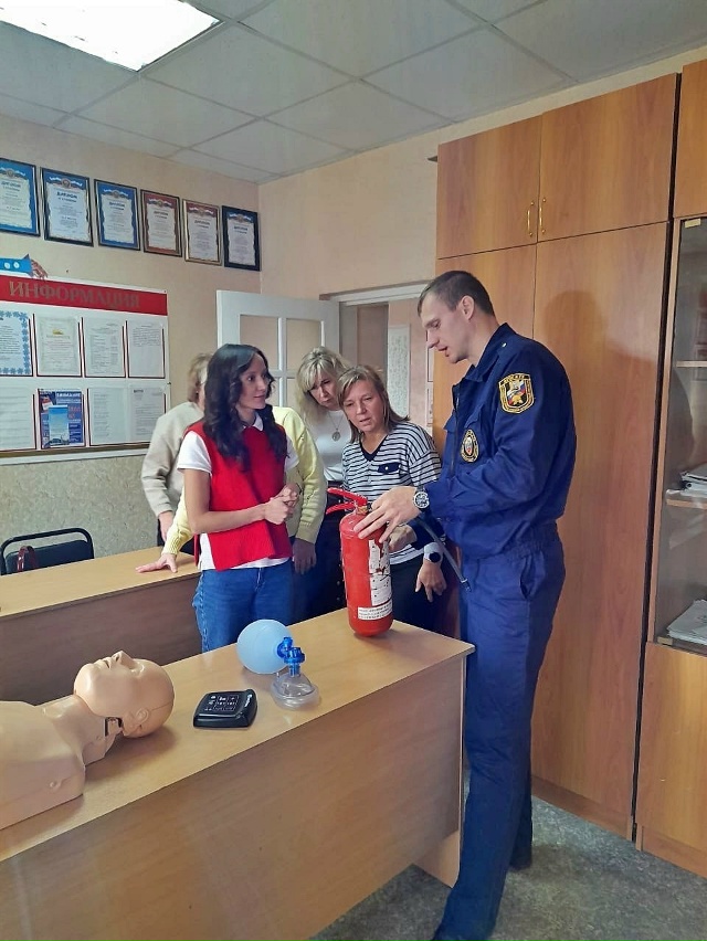 👨🚒В Вельске проводятся занятия с добровольными по?...