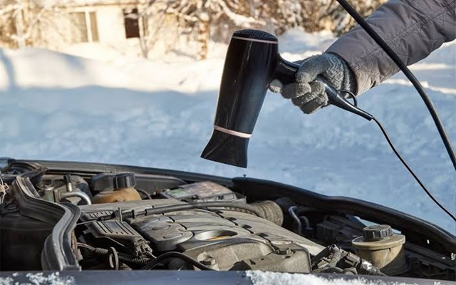 ? За долгий прогрев двигателя автомобиля во дворе рос...