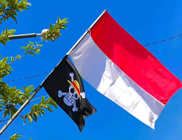🏴‍☠️Граждане Индонезии поднимают флаг Мугивары в знак протеста против своего правительства.
Чиновн