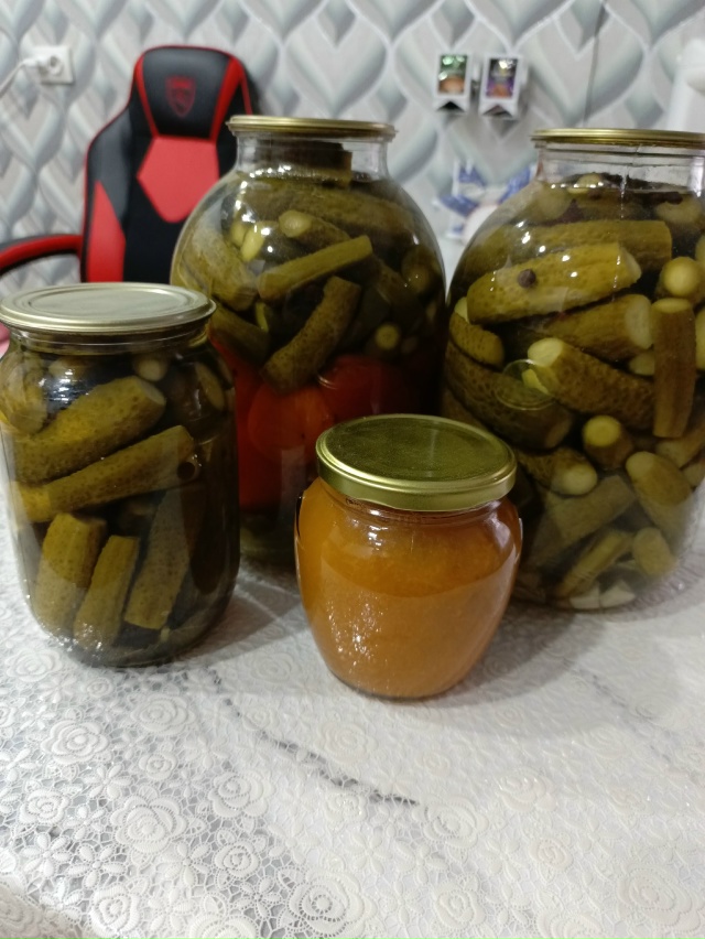 Продам маринованные огурцы и абрикосовый сок, тел. 8953454...