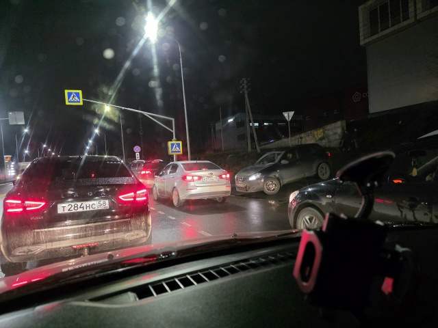 Спасибо за классный светофор. Раньше с работы ехал 5 м?...