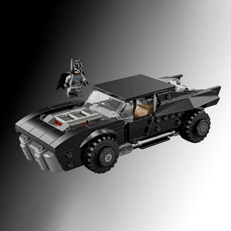 Новая порция игрушек для 35-летних мальчиков 🤔
LEGO показала сразу 5 Бэтмобмилей разных эпох. Самый