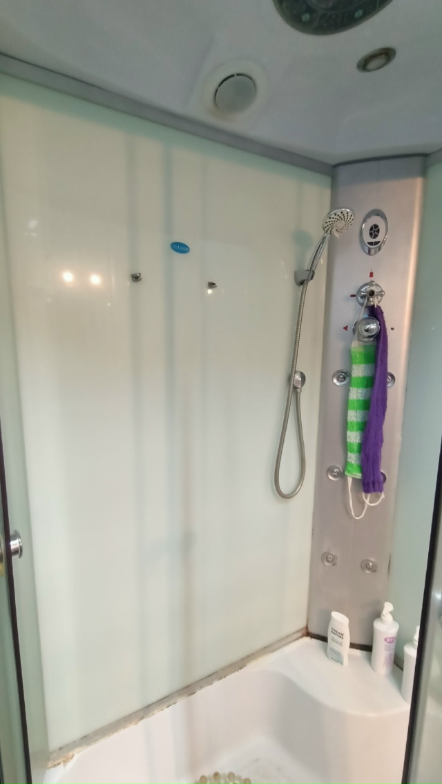 Продам душевую кабину 89033922443