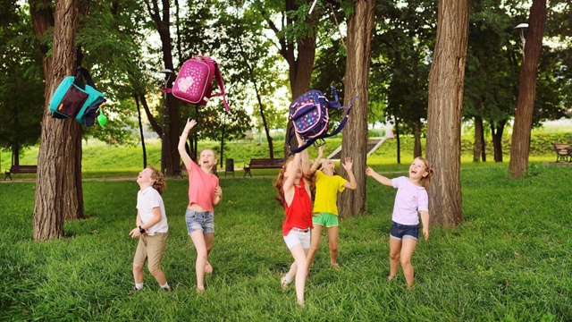 Сократить летние каникулы на месяц и сделать июнь учеб...