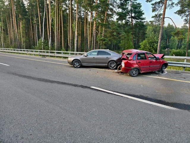 Трехлетний ребенок погиб при столкновении трех автомо...