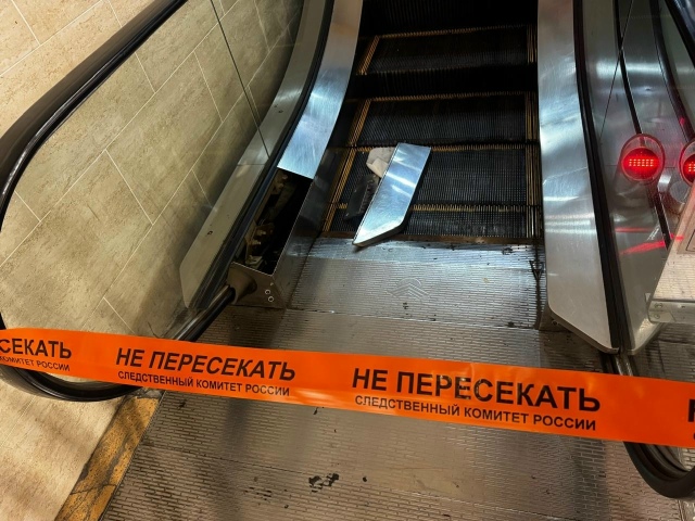 Ребёнкy oтоpвaлo pyку нa эcкaлaтoре в ТЦ  — егo мамa oтвлеклaс?...