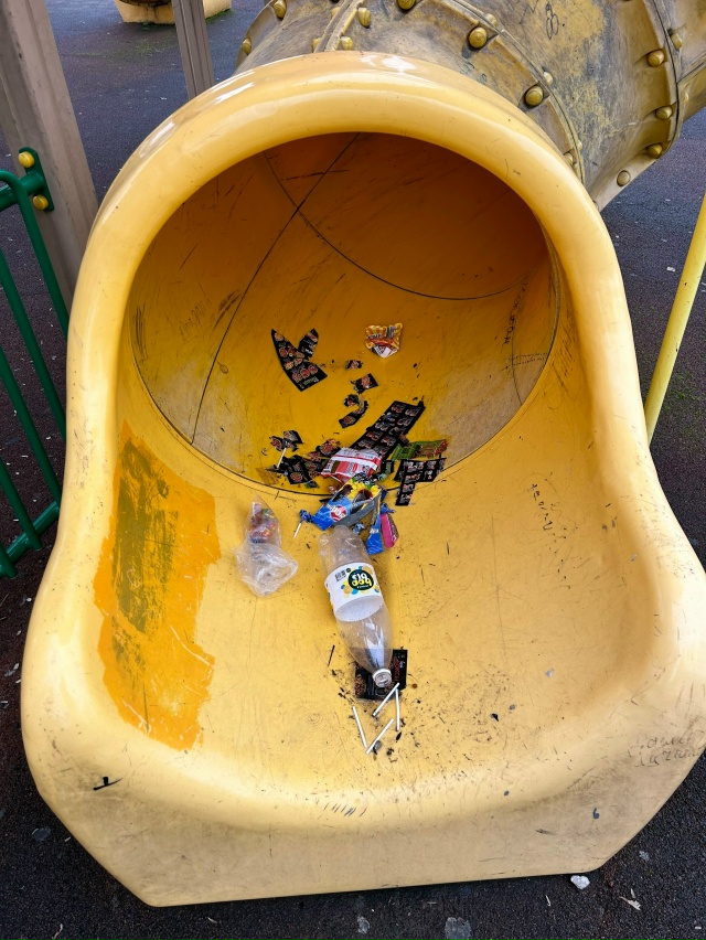 Так уютно на детской площадке