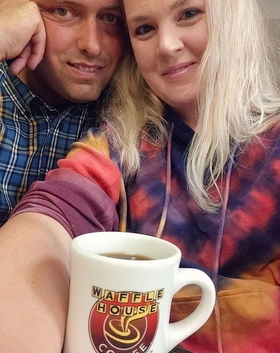 Эта женщина всегда беременна.
Кортни уже родила 11 дете...