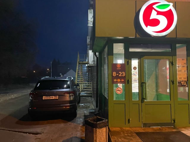 Анонимно :что за люди мало того что паркуеться не там г?...