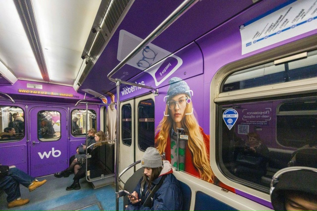 Поезд в метро, полностью обклеенный WB.
Для культурной с...