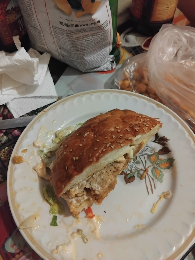 Купил гамбургер сказали что вкусные,а на самом деле г...