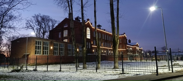 Утренняя красота первой школы завораживает)))))