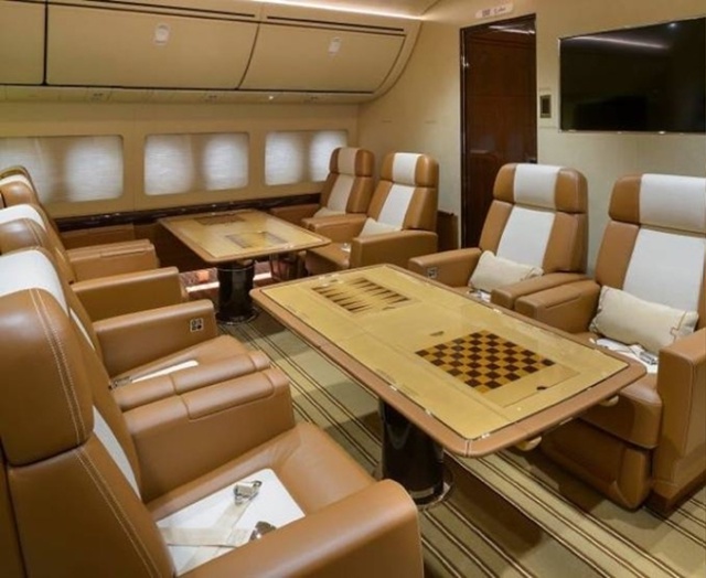 Самый большой частный самолет в мире это Boeing Business Jet 747-8...