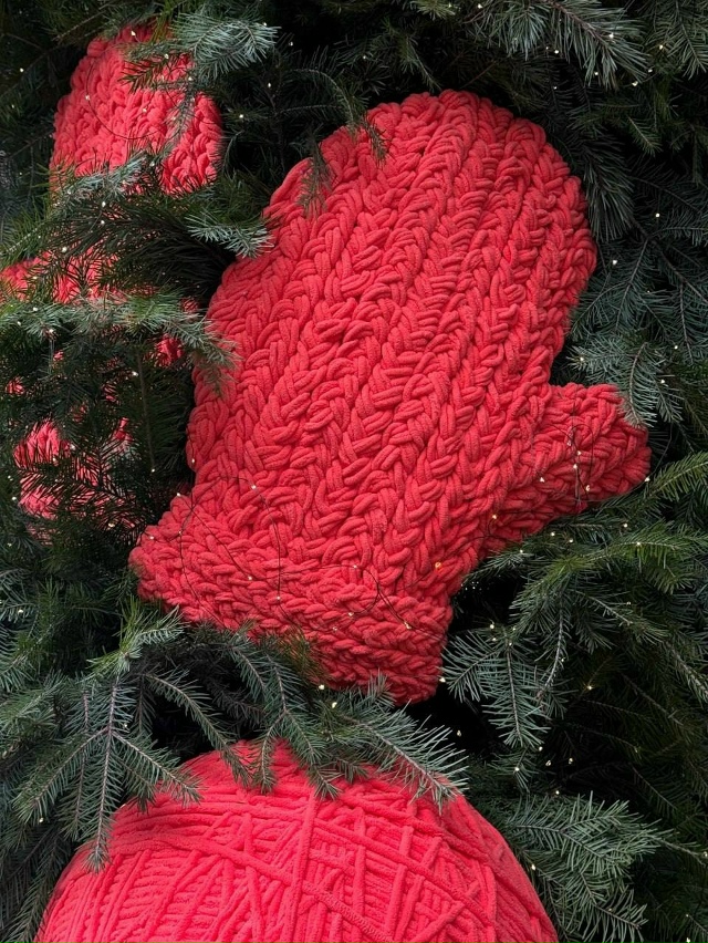 Снега нет, а новогоднее оформление уже во многих места?...