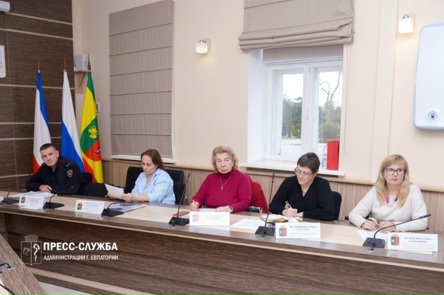 В Евпатории юных мопедистов без прав привлекут к ответ...