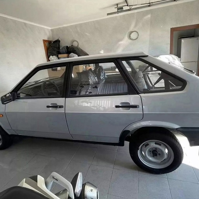 Мужчина выставил на продажу уникальный автомобиль — В...