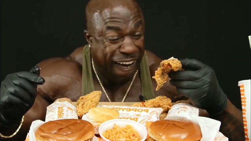 Полный отказ от фаст-фуда уничтожает психику.
Врачи утверждают, что мозг воспринимает ограничения