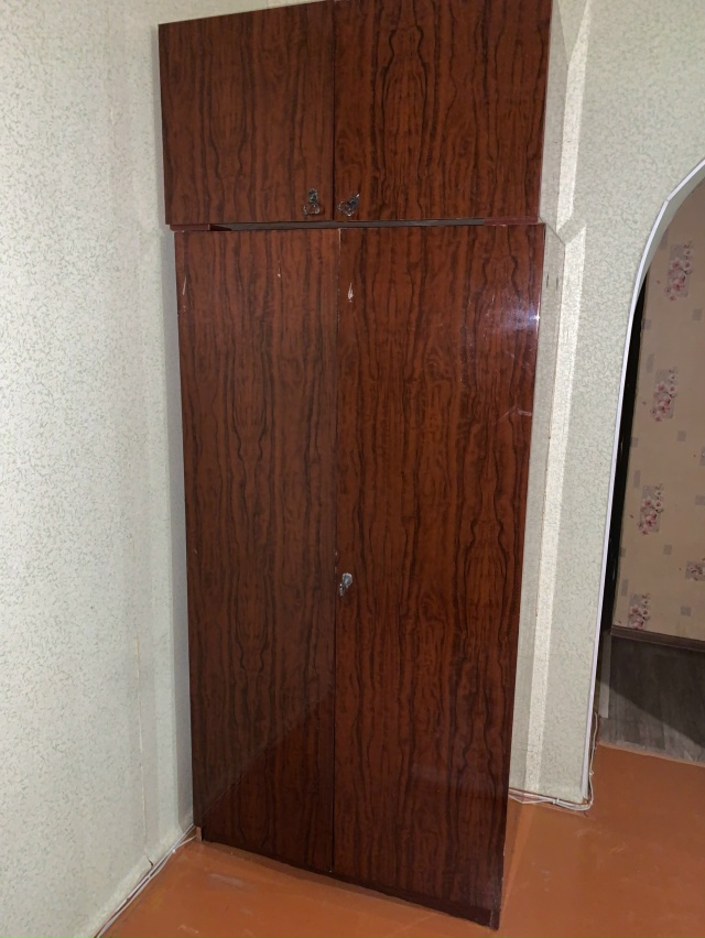 Здравствуйте! Может, кому-то требуются шкаф и диван. От?...