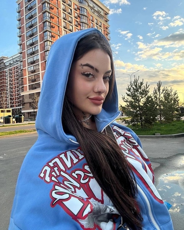 Достаточно просто улыбнуться и жизнь заиграет яркими ?...