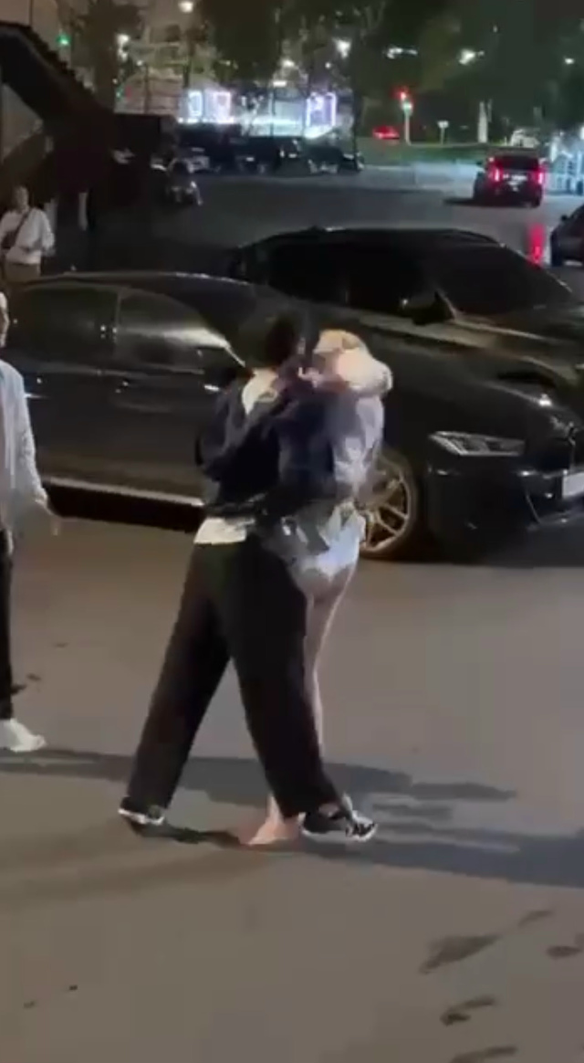 – Мага успокойся
В Москве, возле клуба Заварка, Мага в...