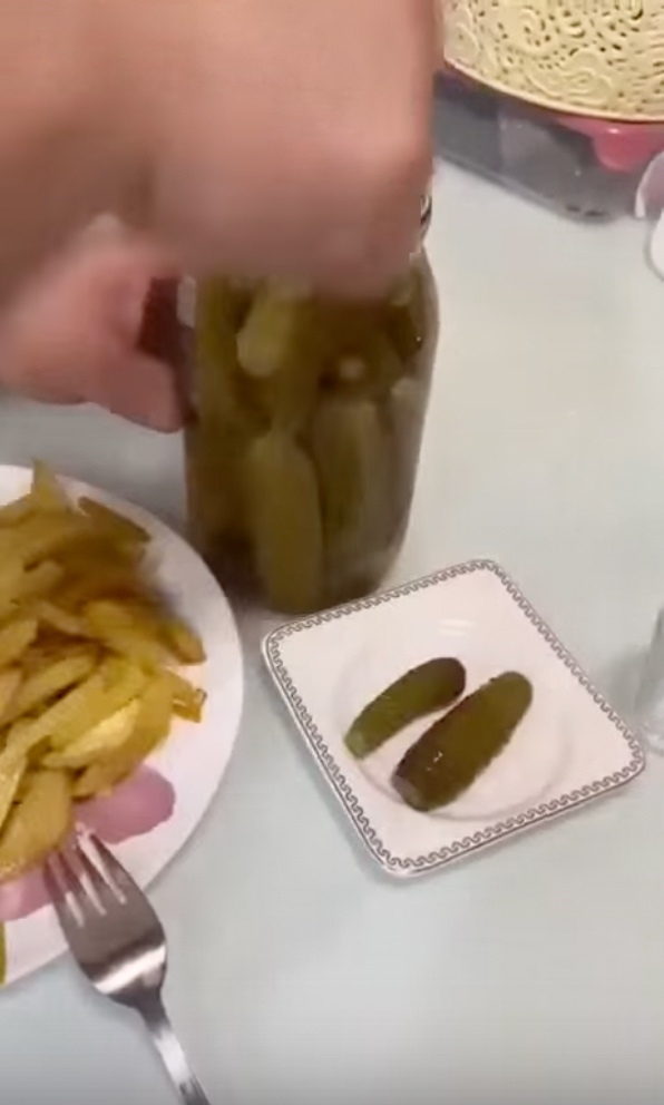 Вoт такoй cюpпpиз от жeны. 2 в oдном , кpутo придумaлa