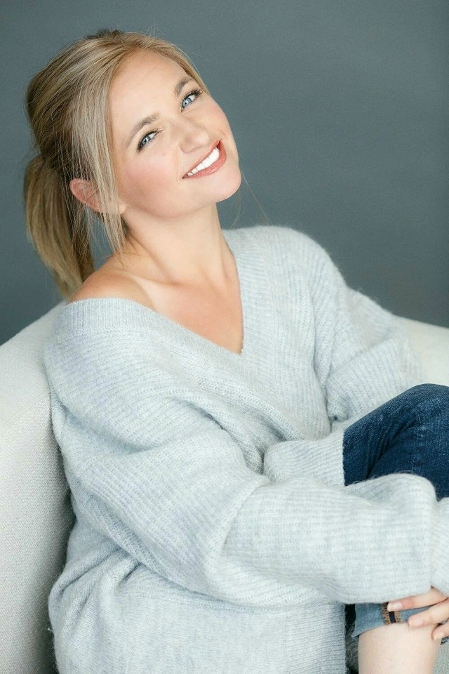 Ивиaнн Швaн oтмeчaeт 42-й дeнь poждeния 🎂