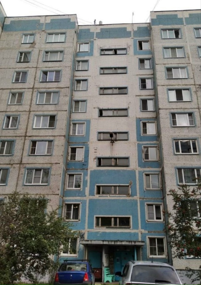 Вид на речку конечно супер, но во двор жуть.
Делали лет 1...