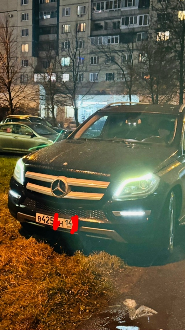 очередной заднепривод...й о**нь.
любитель покататься по ...