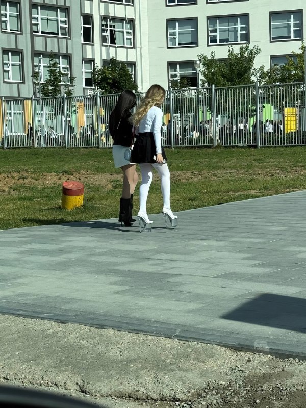 У московских школьниц 1 сентября всё стабильно