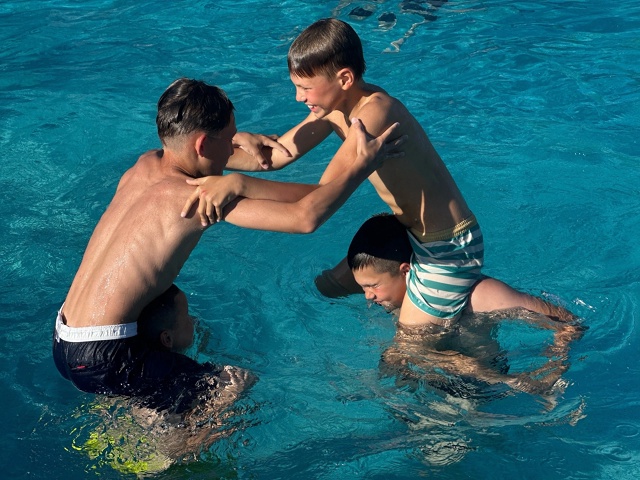 💦Наш бассейн — настоящее место радости и веселья для ...