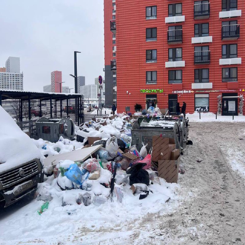 💁‍♂️Судя по обстановке в некоторых дворах у управляющих компаний тоже новогодние каникулы — всюду го