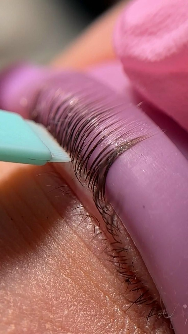 ? Девочки, я мастер по ламинированию ресниц в Апатита?...