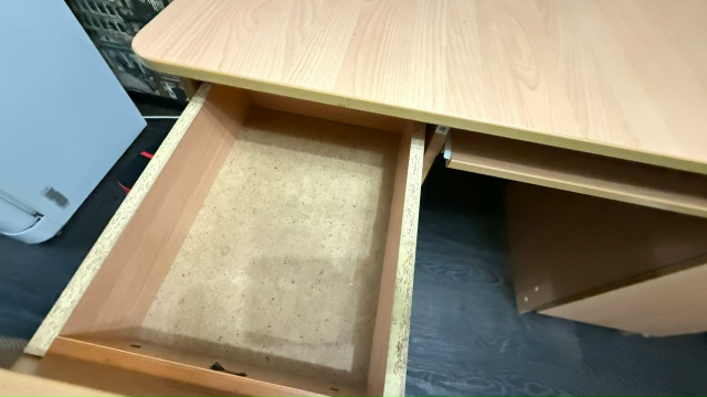 Продается Вместительный Компьютерный / Письменный Сто...