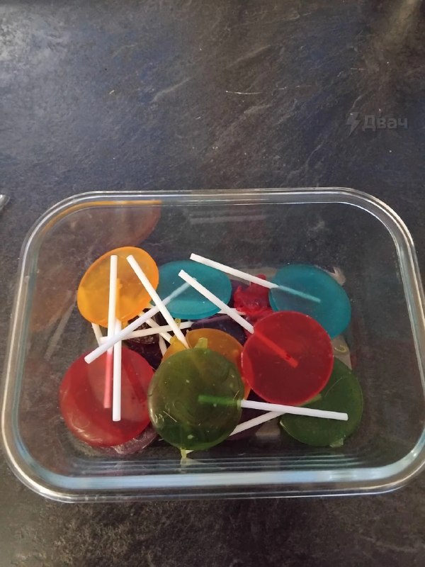 Француз продаёт леденцы со вкусом пениса — так он пытается сделать нормальным запах немытого члена