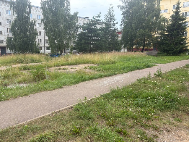 Прошу обратить внимания Администрацию города!!!На терр...