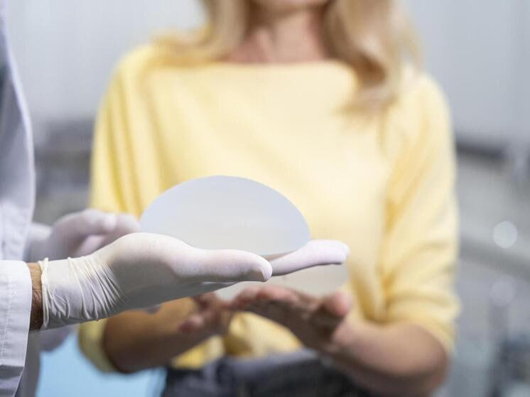 В России подешевеют сиськи.
Зарегистрирован первый отечественный силиконовый протез, который будет