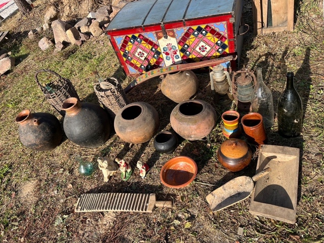 Будем объезжать и покупать
Предметы старины, одежду
По...
