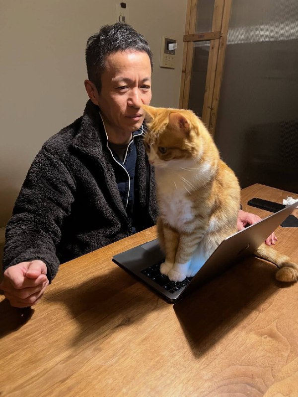 Нубук зоблокирован!!!! Для розблокировки вставьте каклетку в каклеткоприемник!!!!!