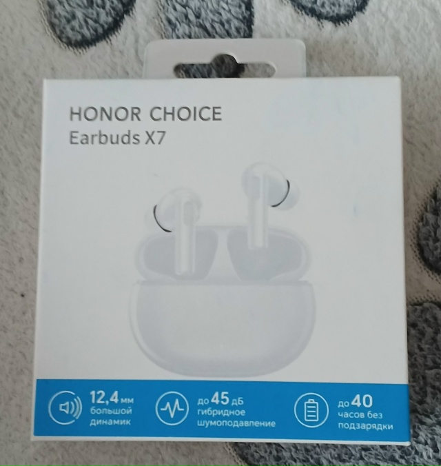 Потеряры наушники HONOR CHOICE Earbuds X7
Белый кейс с чёрной над...