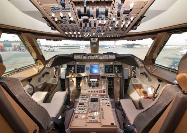 Самый большой частный самолет в мире это Boeing Business Jet 747-8...