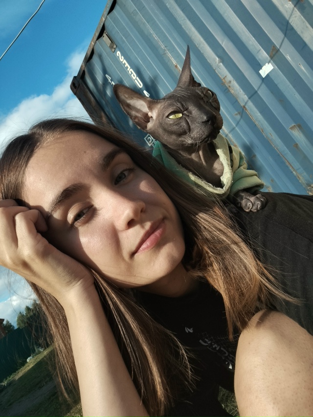 Шелби выгуливает новый комбинезон ??