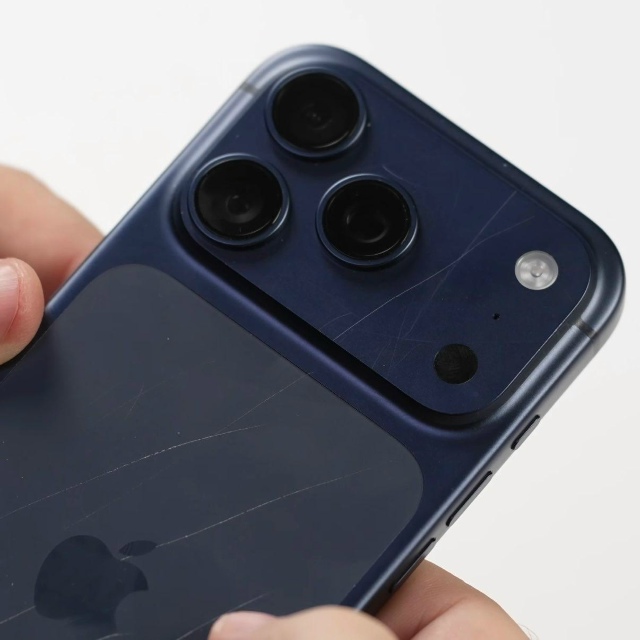 ❗️ Новый iPhone 17 оказался слишком нежным: смартфоны лег?...