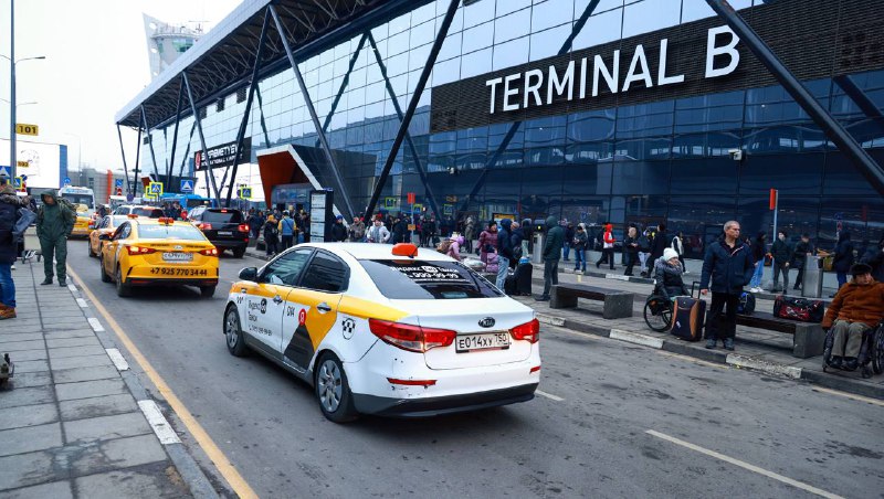 🚕 Таксистам в московских аэропортах запретят зазывать клиентов Перевозка пассажиров или багажа на