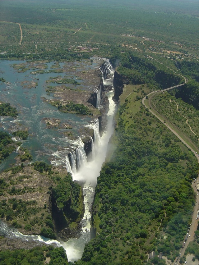 🌎Виктория — один из самых впечатляющих водопадов мир...