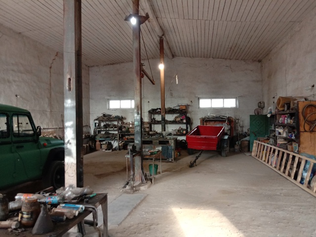 Сдам в аренду гараж.
140 кв.м,газовое отопление, водопро?...