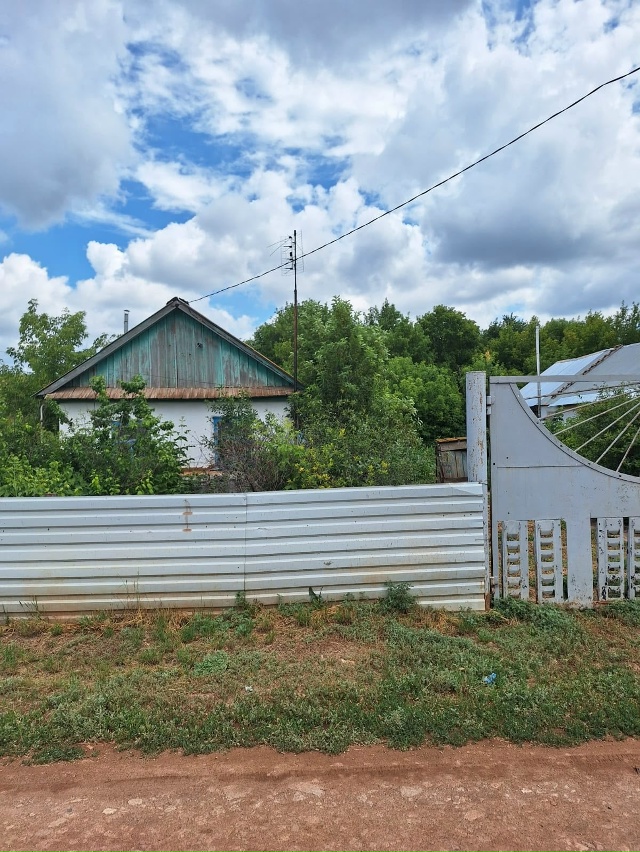 Продаётся дом с участком в Александровке. По всем инте?...
